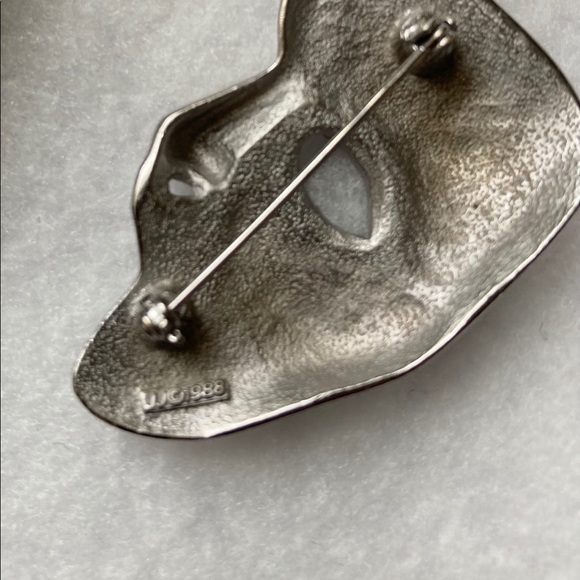 ☘️VTG “Phantom of the Opera” Mask Brooch☘️ - Picture 3 of 3